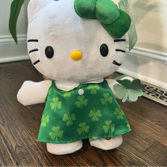 Hello Kitty St. Patrick's Day Plush in Green Outfit - Picture 1 of 3